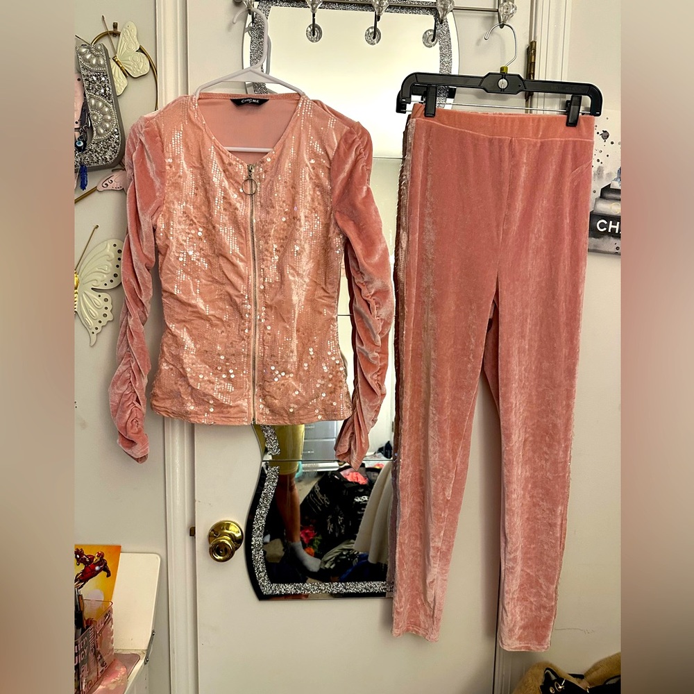 BNWOT- CHICME 2 pc set W/M